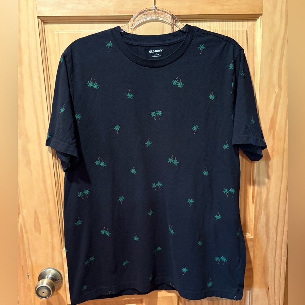 Old Navy navy blue T-shirt with green palm trees